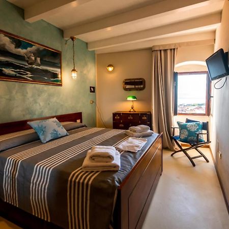 Hotel Le Tre Caravelle à SantʼAntìoco Extérieur photo