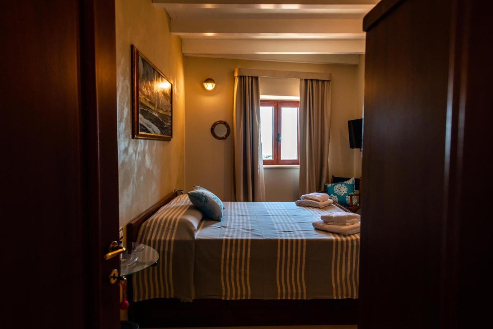 Hotel Le Tre Caravelle à SantʼAntìoco Extérieur photo