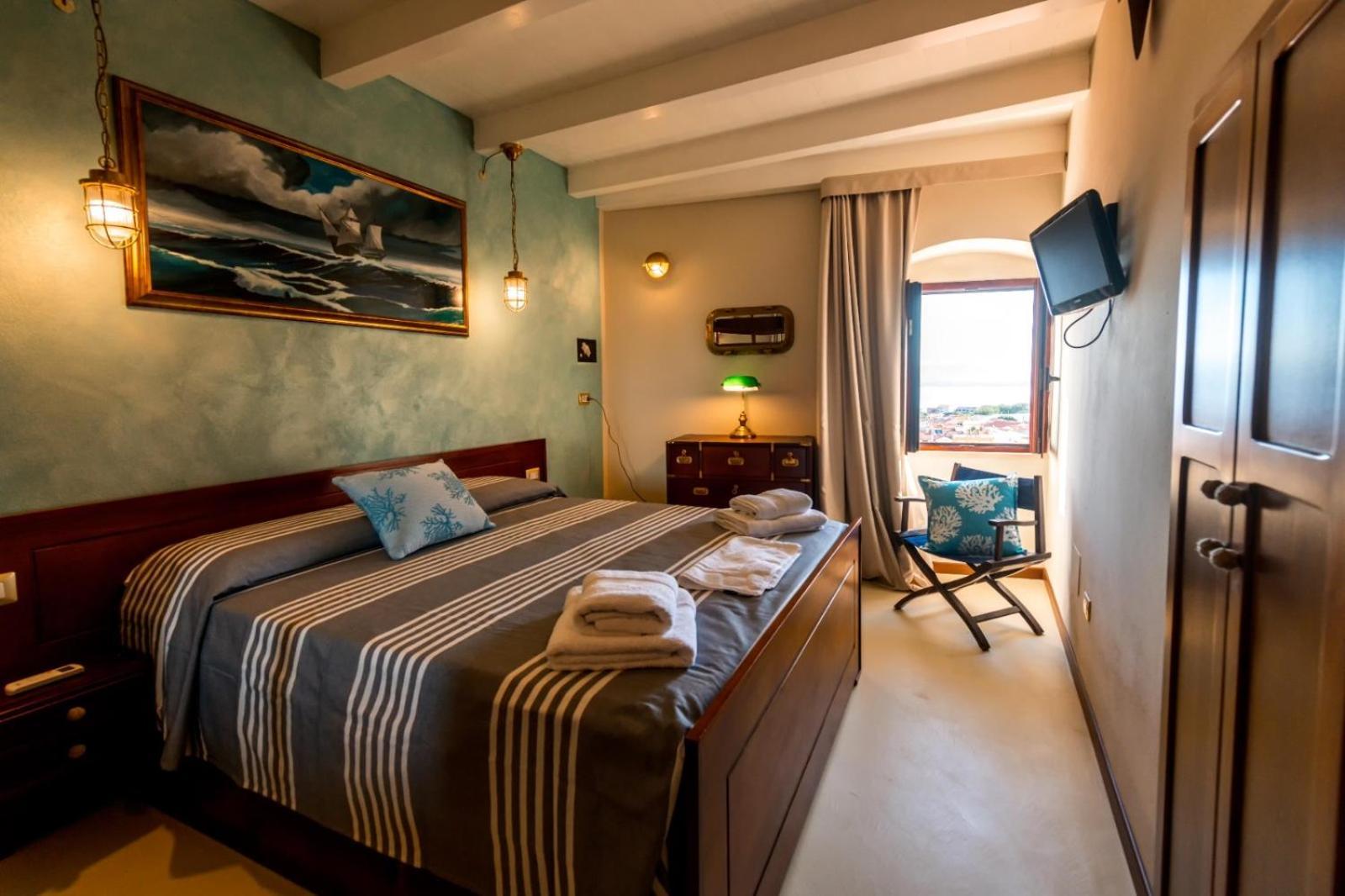 Hotel Le Tre Caravelle à SantʼAntìoco Extérieur photo