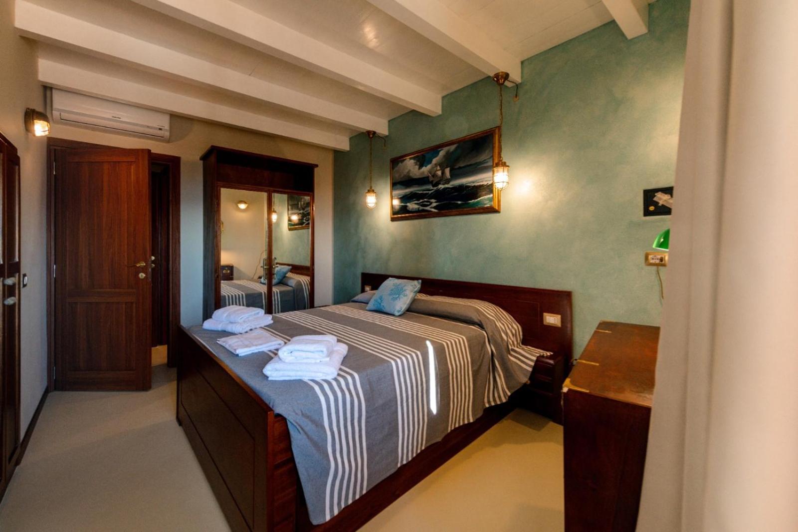 Hotel Le Tre Caravelle à SantʼAntìoco Extérieur photo