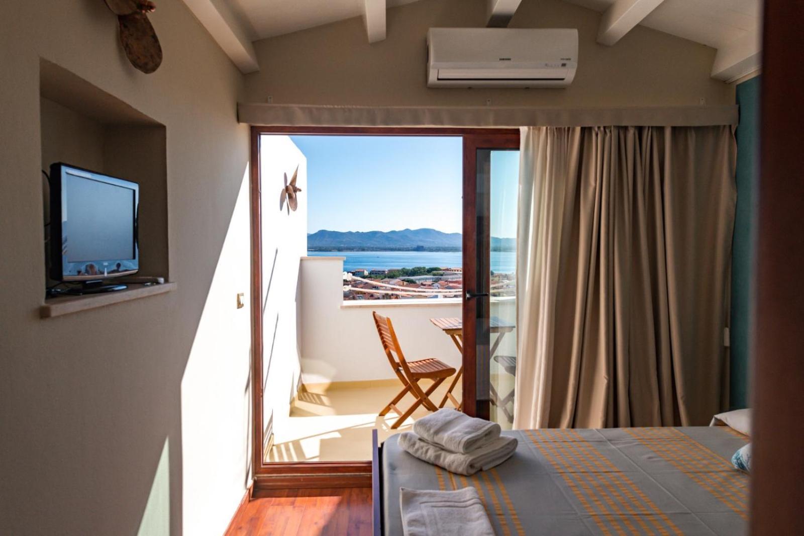 Hotel Le Tre Caravelle à SantʼAntìoco Extérieur photo