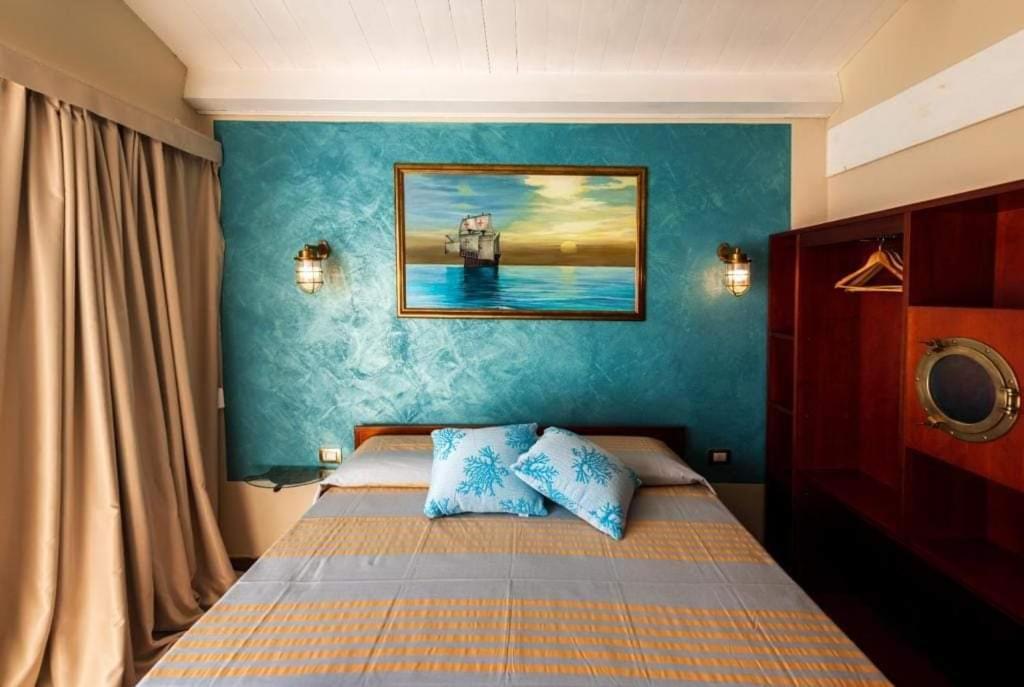 Hotel Le Tre Caravelle à SantʼAntìoco Extérieur photo