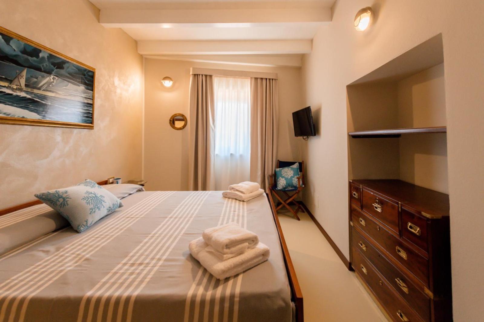 Hotel Le Tre Caravelle à SantʼAntìoco Extérieur photo